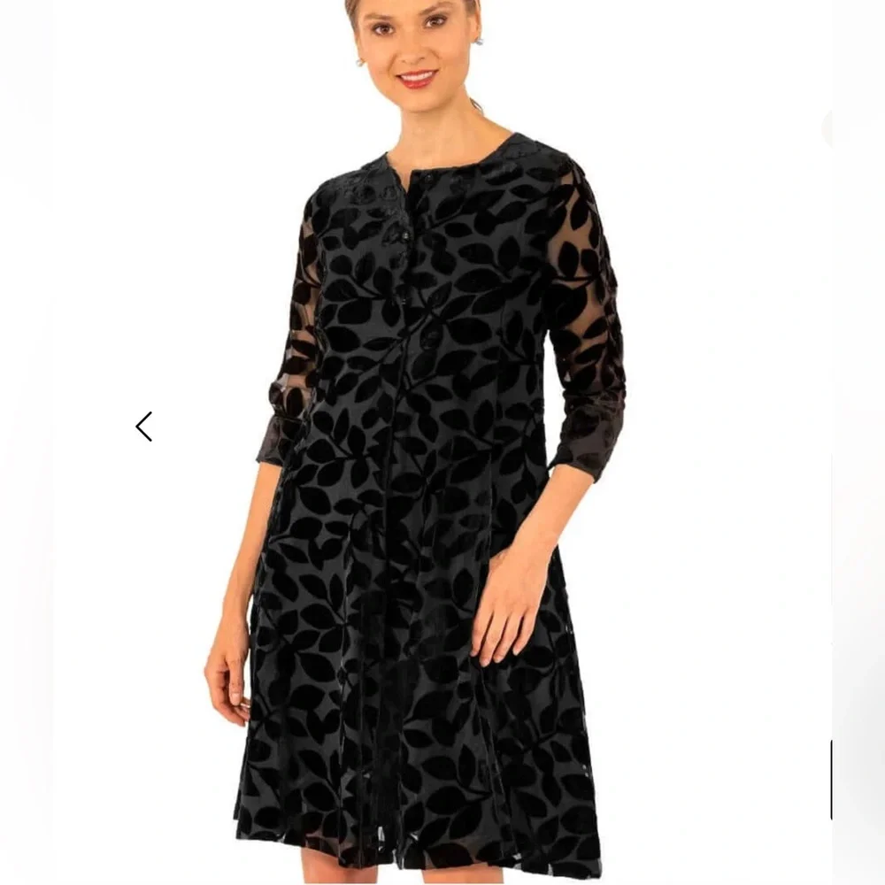 GRETCHEN SCOTT Ursula Swing Dress
- Luxe Leaf Velvet Black Size Medium - Picture 1 of 14